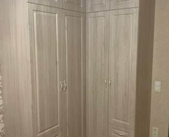 Угловой распашной шкаф Приоритет